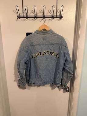 Vintage 90s Style Auto Camel Cigarettes Embroidered Denim Trucker Jacket Size L
